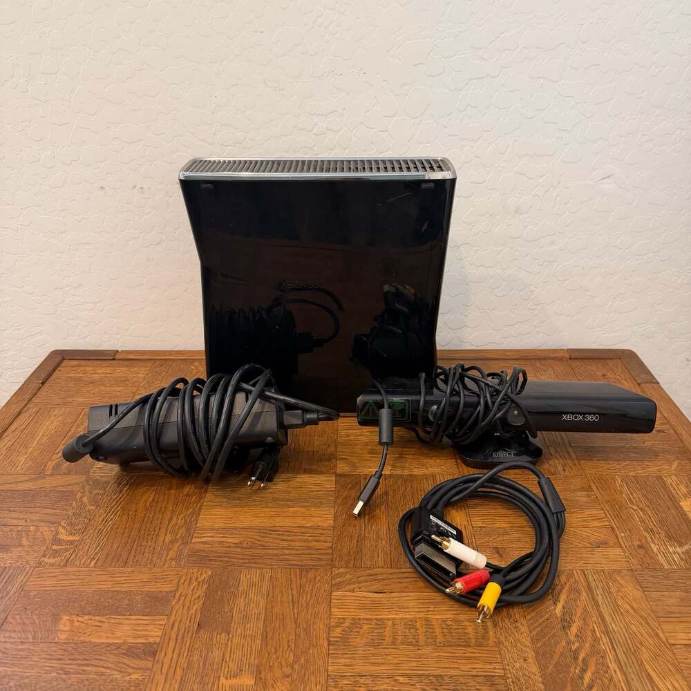 Microsoft Xbox 360 S Console Model 1439 with Kinect and Cables Bundle TESTED